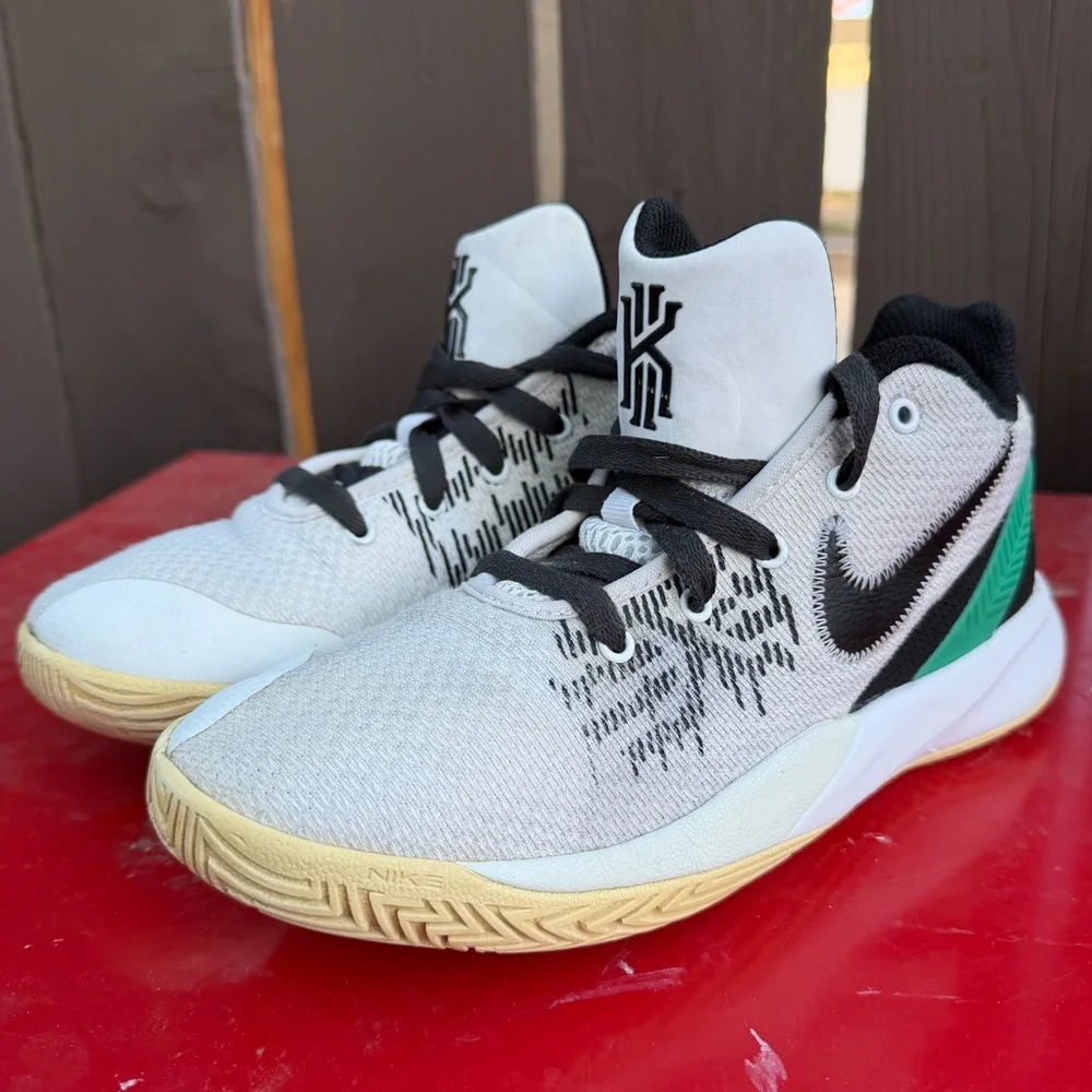 Nike Kyrie Basketball Shoes Gray Black Youth‎ 5.5Y Flytrap Style - Picture 5 of 8